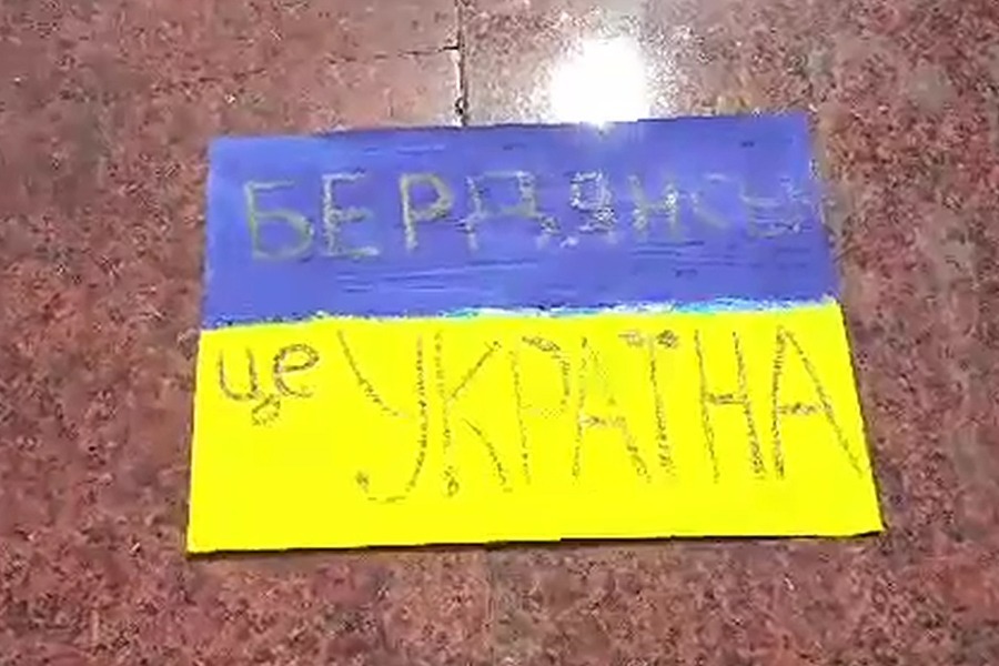 “Бердянськ – це Україна”. Місцеві вшановують своїх справжніх героїв
